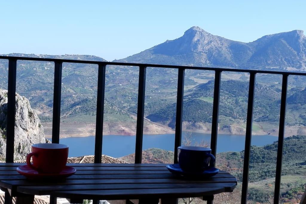 Апартаменты Casa Mirador Atalaya De Zahara Саара-де-ла-Сьерра Экстерьер фото